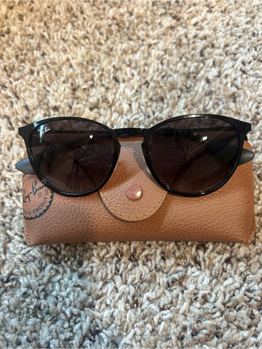 Women’s Black Ray-Ban Sunglasses